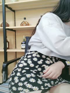 月光LULU风骚少妇被困在洗衣机里，只好提供肛交服务，艹出白浆
